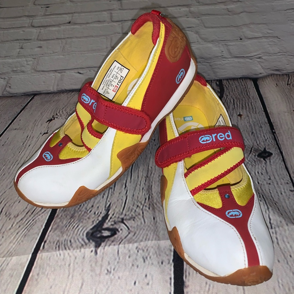 Marc Ecko brand Red Saratoga Willow. slip on comfort athletic shoe. Sz 5 EUC!